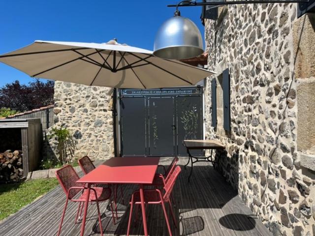 Domaine Des Pierres D Auvergne Flat Bagian luar foto