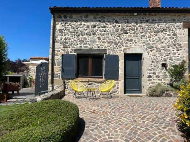 Domaine Des Pierres D Auvergne Flat Bagian luar foto